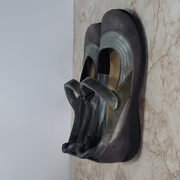 Naot Sylish Metallic Gray Suede Mary Jane Flats Size 39 - Picture 3 of 7